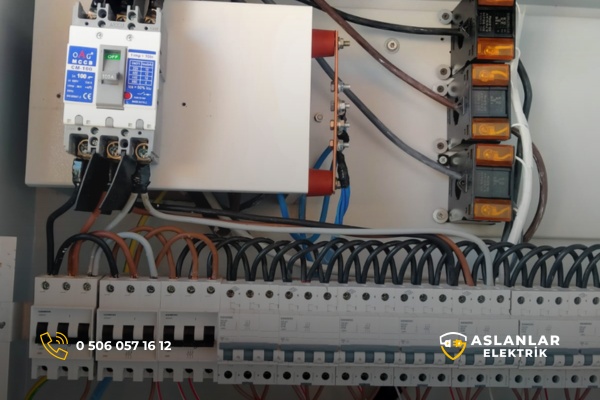 aslanlar elektrik izmir pano kurulum ve montaj izmir çeşme pano kurulum ve montaj izmir elektrik arıza servisi izmir çeşme elektrik arıza servisi izmir elektrik aboneliği alınması izmir çeşme elektrik aboneliği alınması izmir elektrik tadilat tesisat izmir çeşme elektrik tadilat tesisat izmir aydınlatma montajı izmir çeşme aydınlatma montajı izmir dış hattan elektrik çekilmesi izmir çeşme dış hattan elektik çekilmesi çeşme elektrik arıza servisi çeşme elektrik servisi en iyi firma aslanlar elektrik avize montaj şofben tamir elektrik panosu kurulumu inşaat elektrikçiler 7/24 acil elektrik arıza servisi